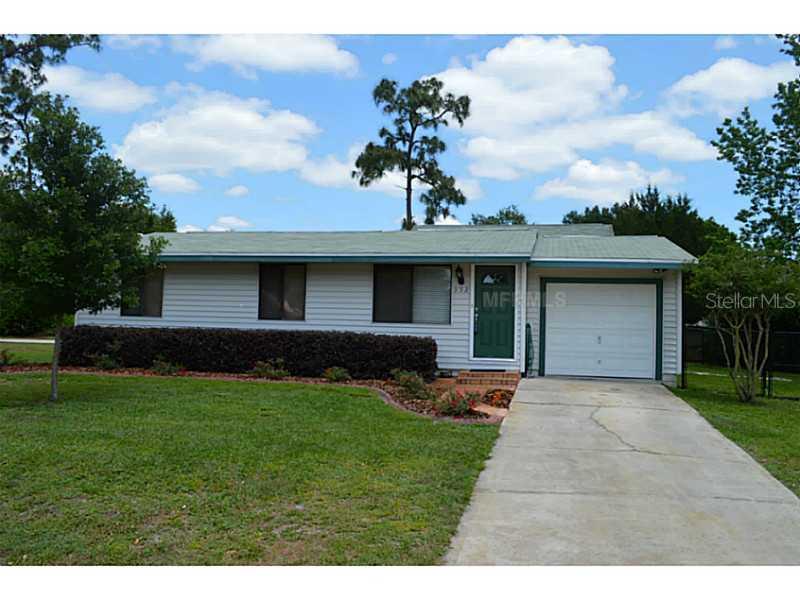 352 Lake Mills Ave., Chuluota, FL 32766