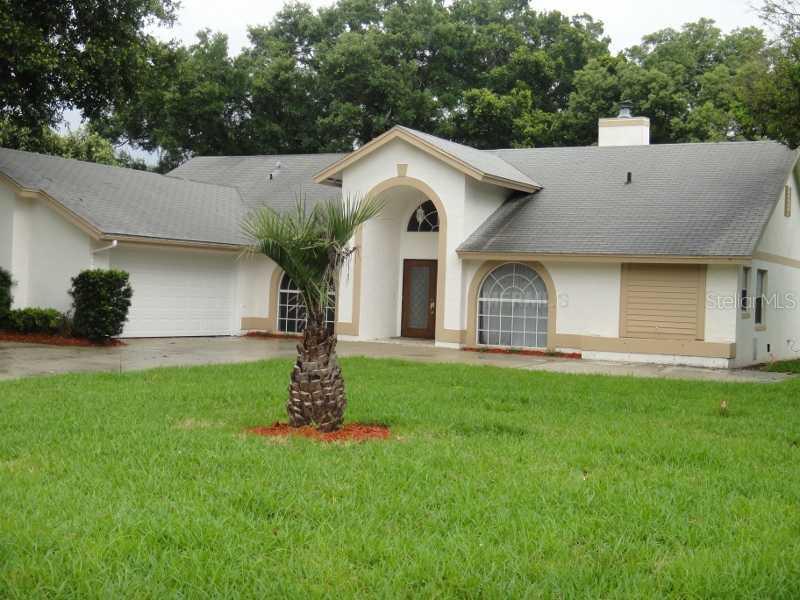 1354 Lake Francis Dr., Apopka, FL 32712