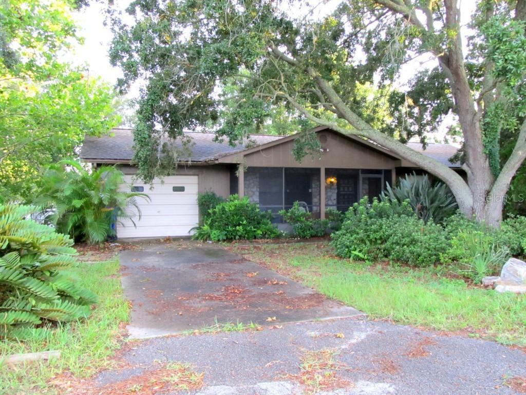 1124 Clara Ave., Tavares, FL 32778