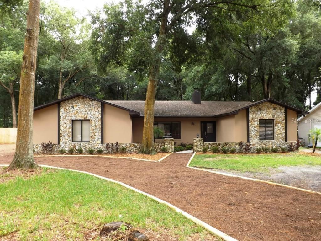 26020 Sackamaxon Dr., Sorrento, FL 32776