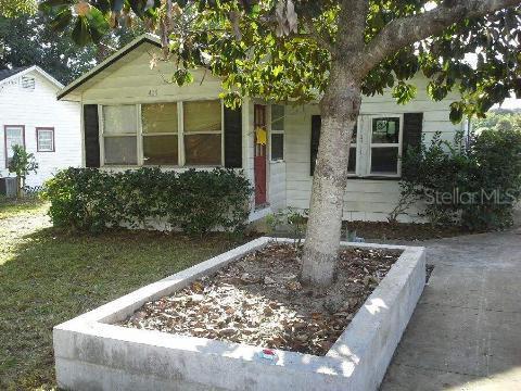 419 N Barrow Ave., Tavares, FL 32778