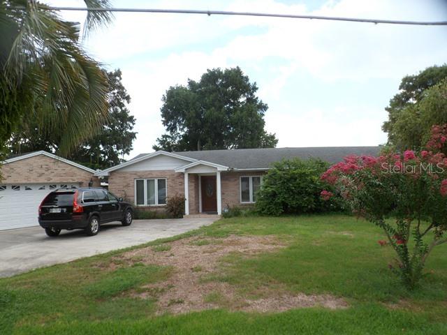 33845 Lakeshore Dr., Tavares, FL 32778