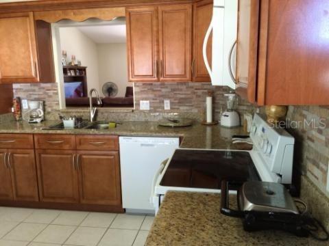 926 Louvre Ct., Kissimmee, FL 34759