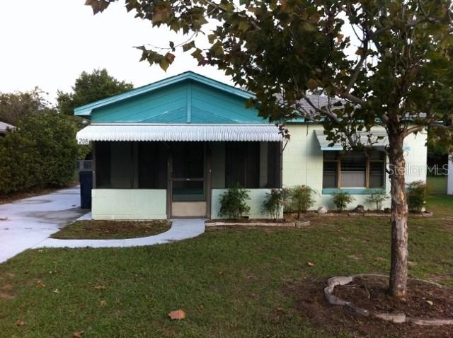 208 Gary St., Tavares, FL 32778