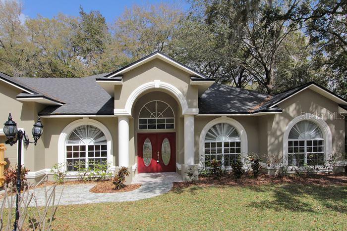 2219 Valrico Forest Dr., Valrico, FL 33594