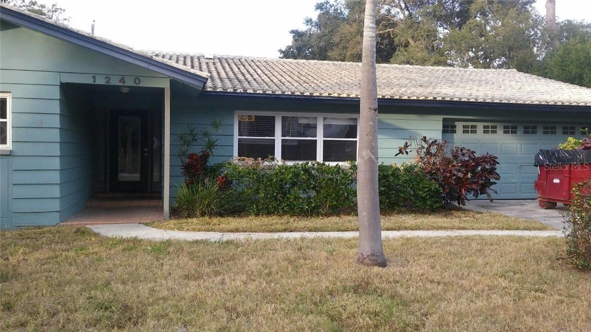 1240 Holiday Dr., Tarpon Springs, FL 34689