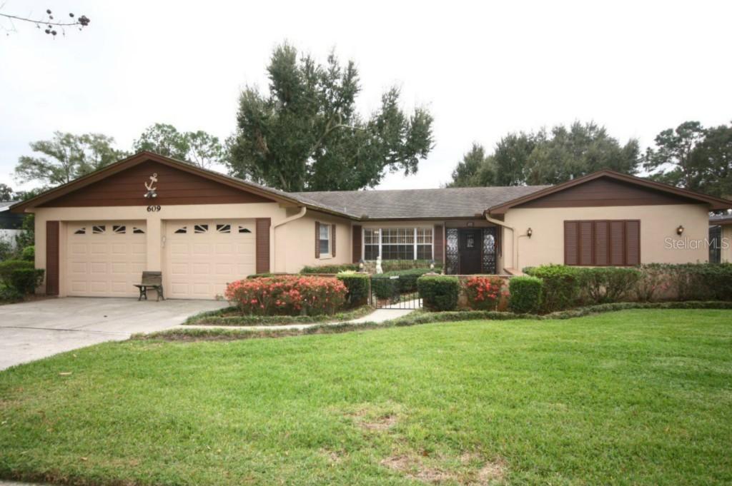 609 E Lakeshore Dr., Ocoee, FL 34761