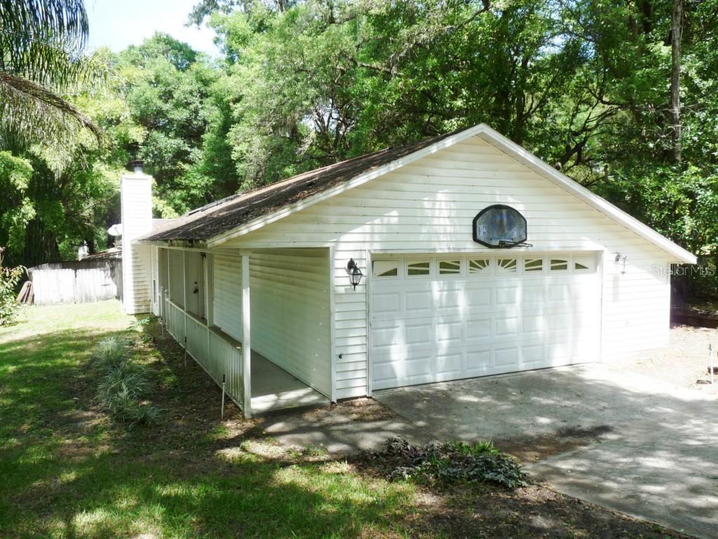 25147 Albia Ave., Sorrento, FL 32776