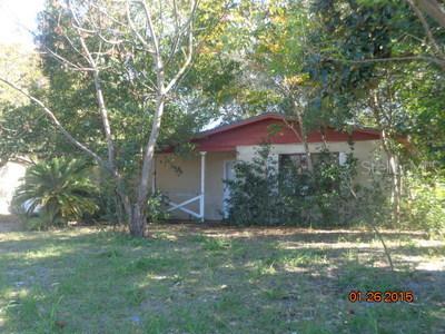 1030 Emerald Dr., Mount Dora, FL 32757