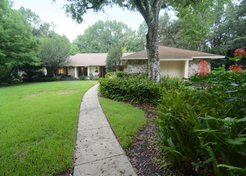 410 W High St., Oviedo, FL 32765