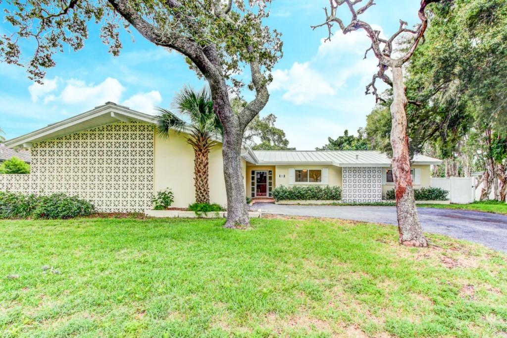 809 Jacaranda Dr., Largo, FL 33770