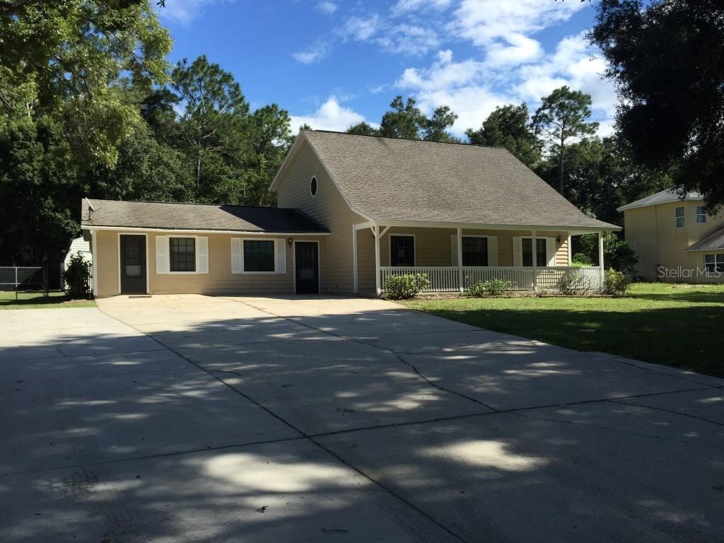 25924 Sackamaxon Dr., Sorrento, FL 32776