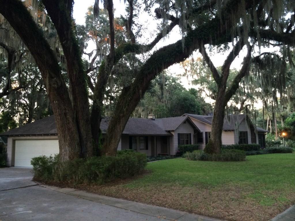 702 Lincoln Ave., Leesburg, FL 34748