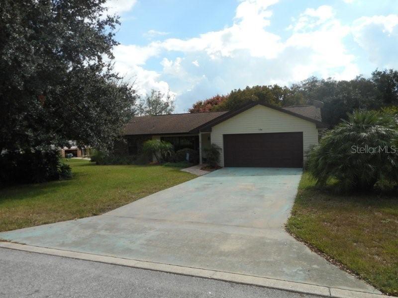 1306 Cove Pl., Tavares, FL 32778