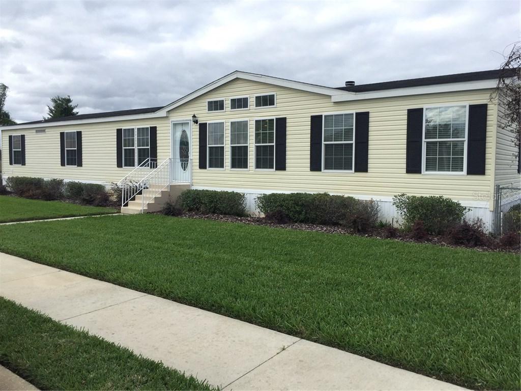 25104 Alamanda Dr., Astatula, FL 34705