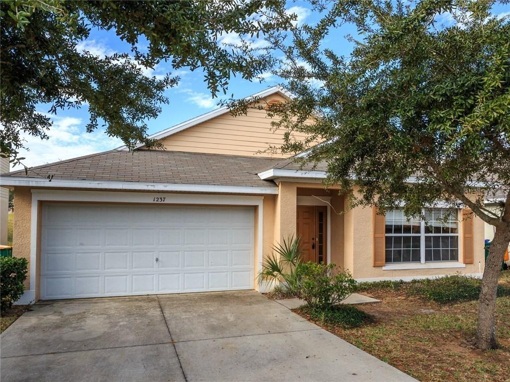 1237 Kellogg Dr., Tavares, FL 32778