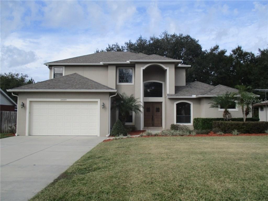 28049 Lois Dr., Tavares, FL 32778