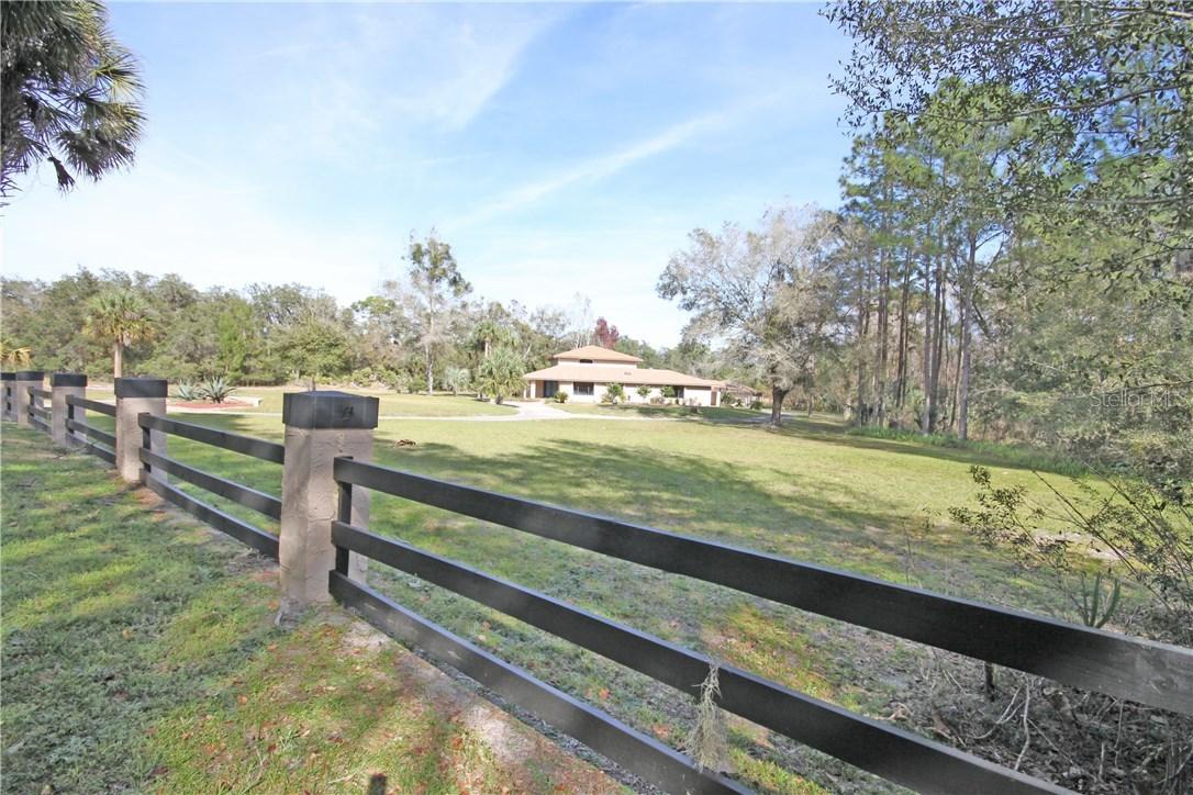 1963 Genova Dr., Oviedo, FL 32765
