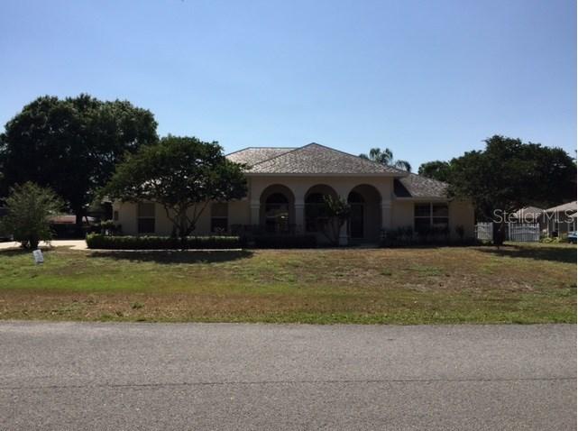 411 Oak View Dr., Tavares, FL 32778