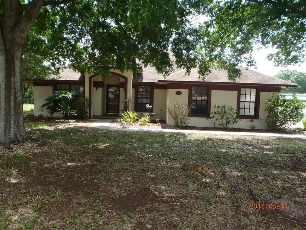 398 Oak View Dr., Tavares, FL 32778