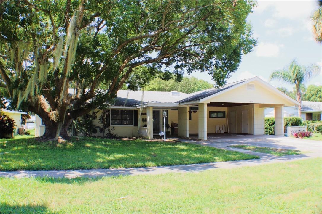 1319 Lake Shore Blvd, Tavares, FL 32778