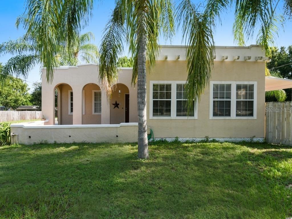 1225 E Lakeview Ave., Eustis, FL 32726