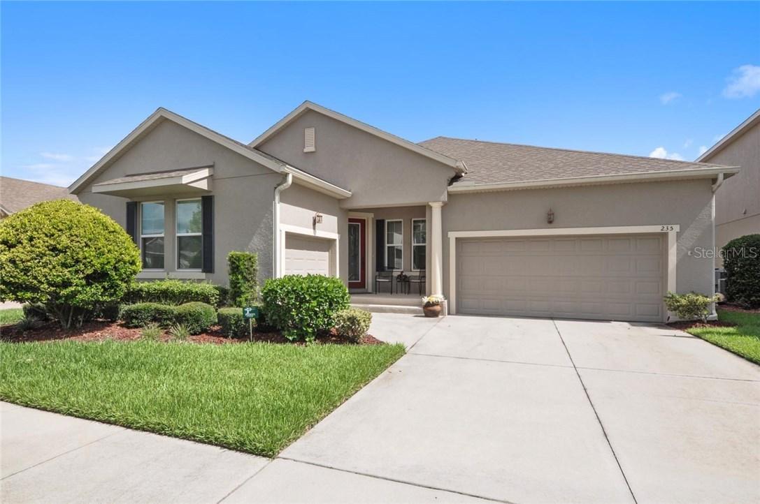 235 Blue Cypress Dr., Groveland, FL 34736