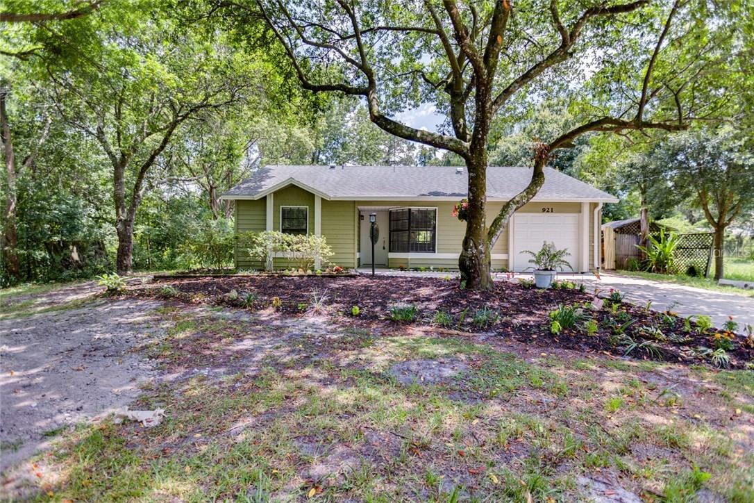 921 Pine St., Oviedo, FL 32765