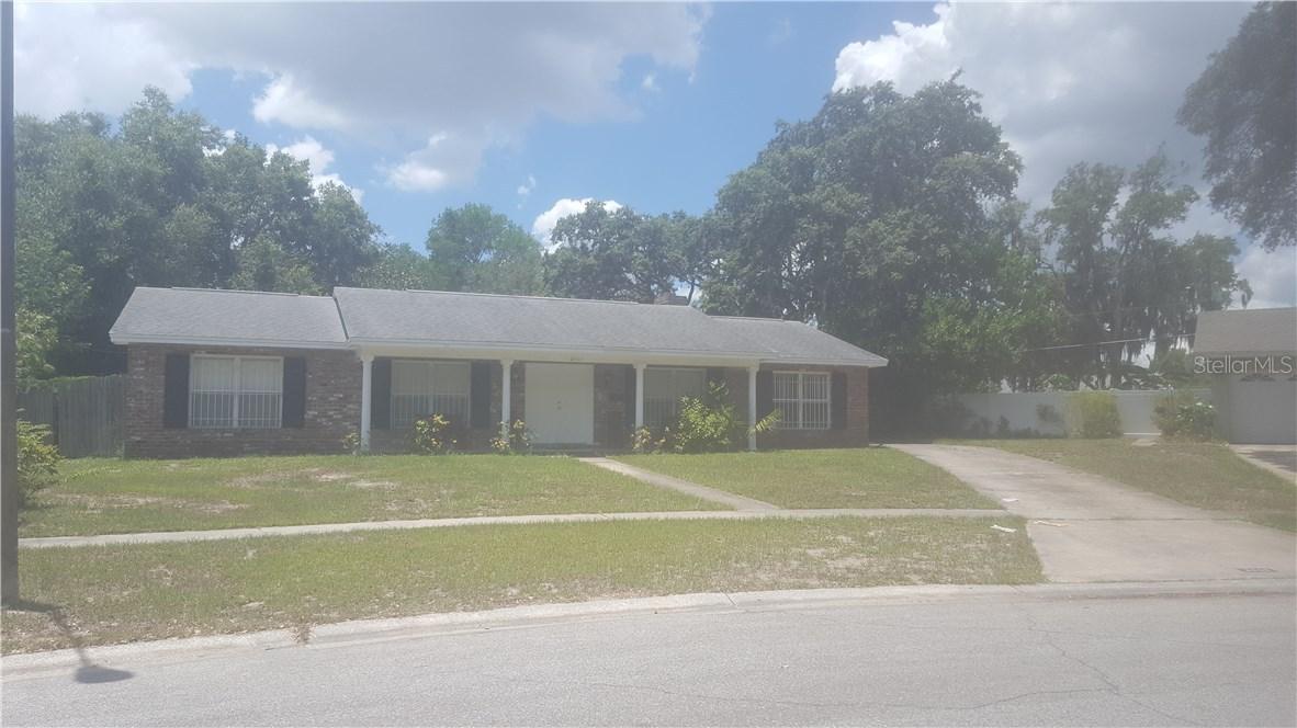 2900 Castle Oak Ave., Orlando, FL 32808