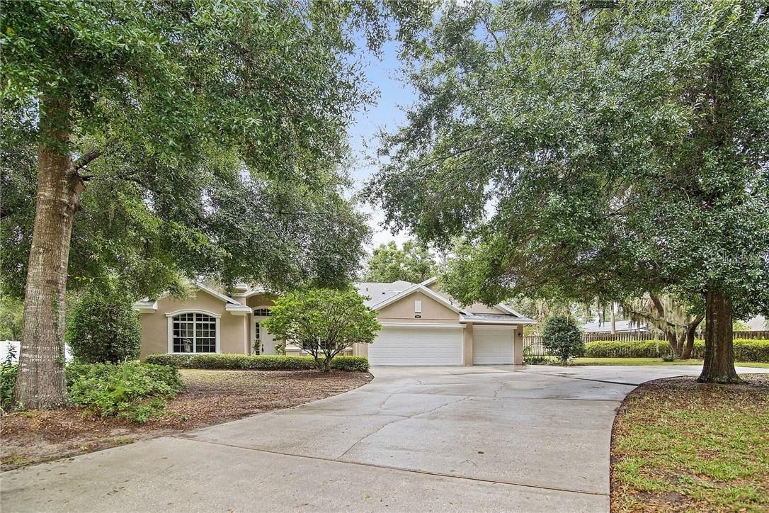 587 Majestic Oak Dr., Apopka, FL 32712