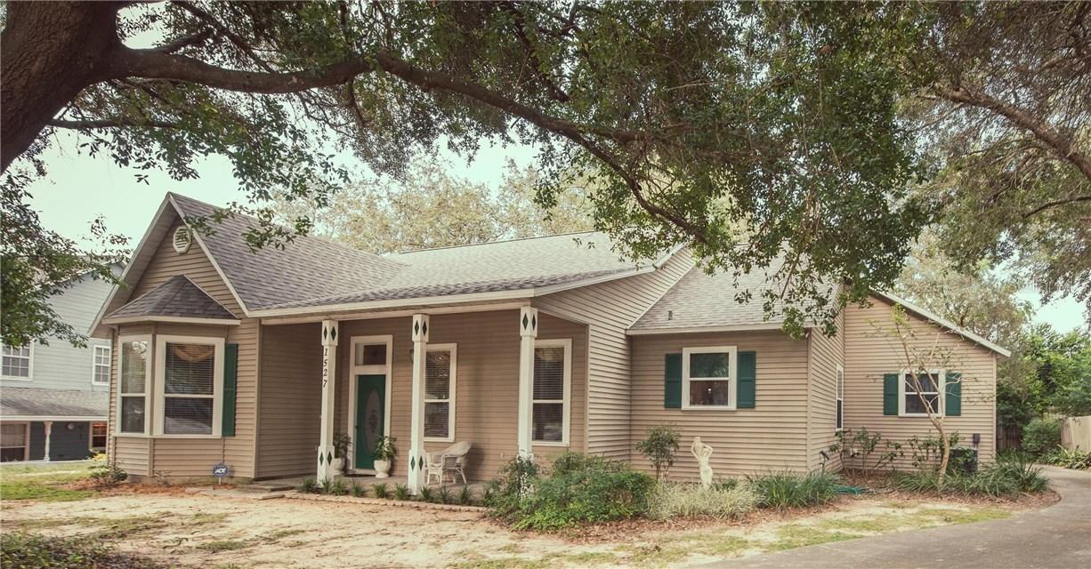 1527 Dess Dr., Orlando, FL 32818