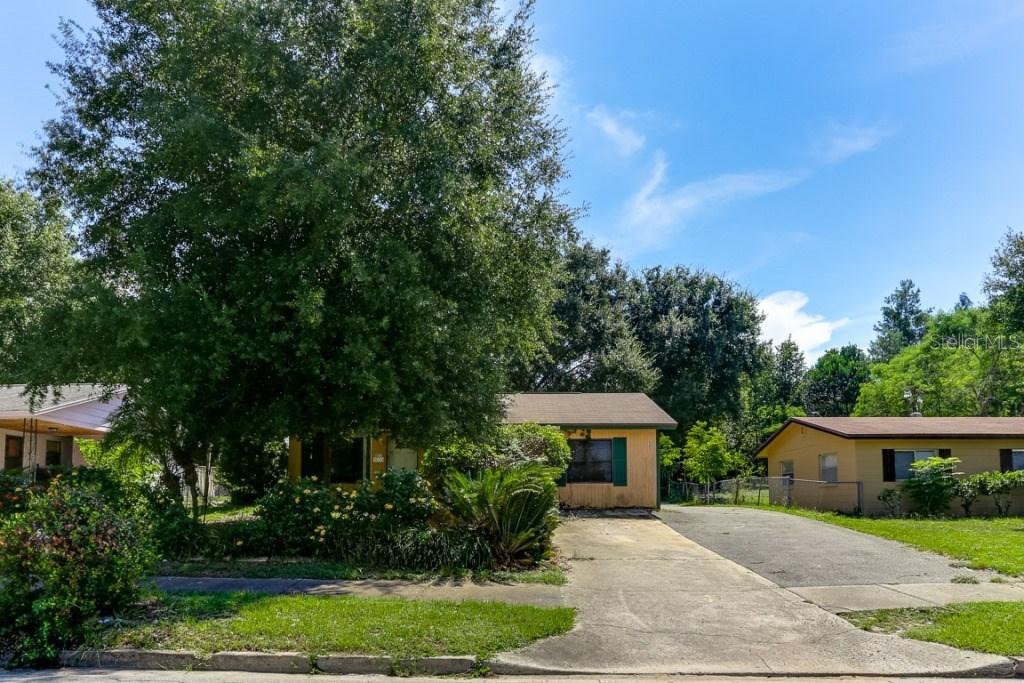 1015 W Montrose St., Clermont, FL 34711