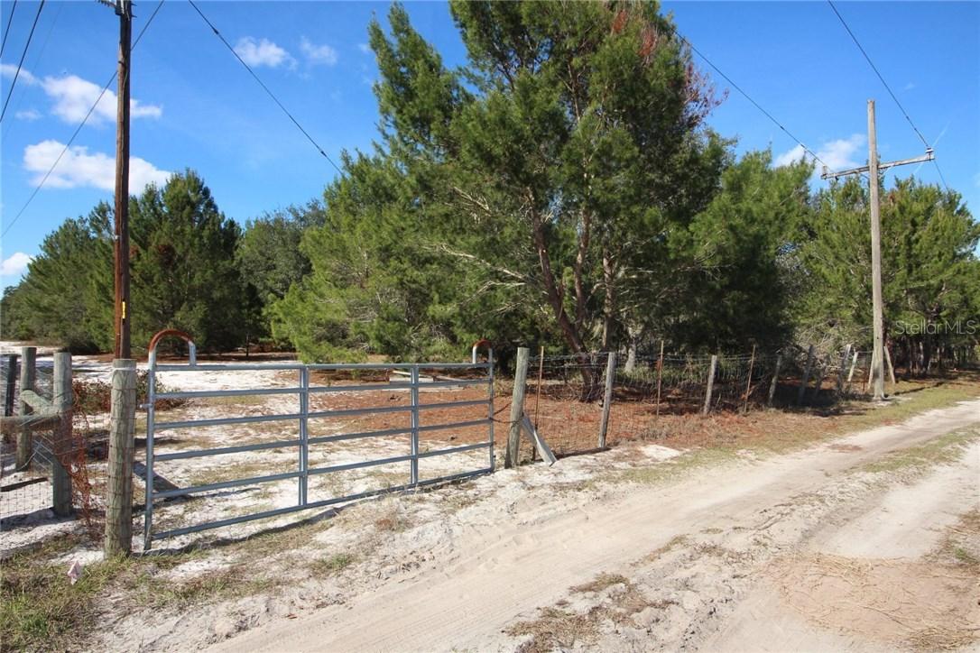 Cattle Drive Trail, Geneva, FL 32732
