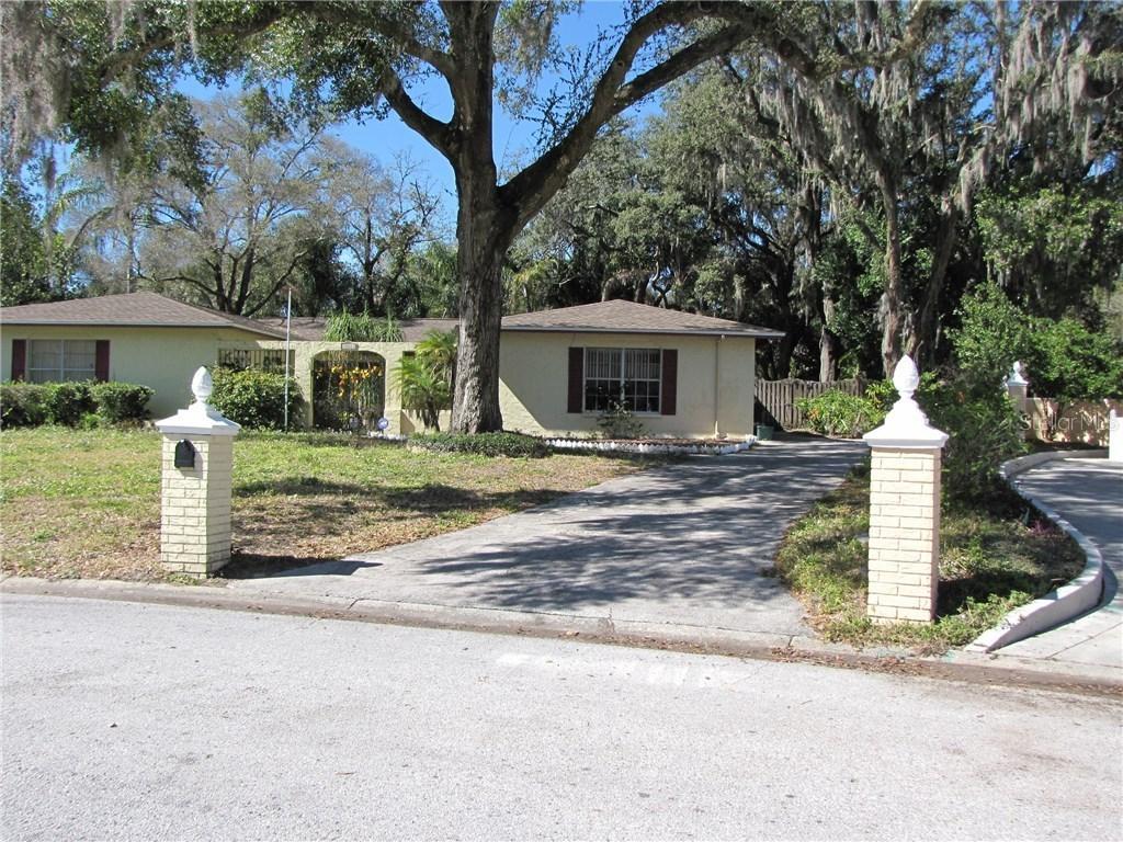 707 Grand Cir., Temple Terrace, FL 33617