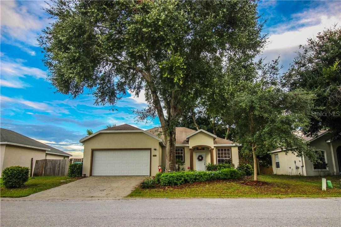 326 Bluff Pass Dr., Eustis, FL 32726