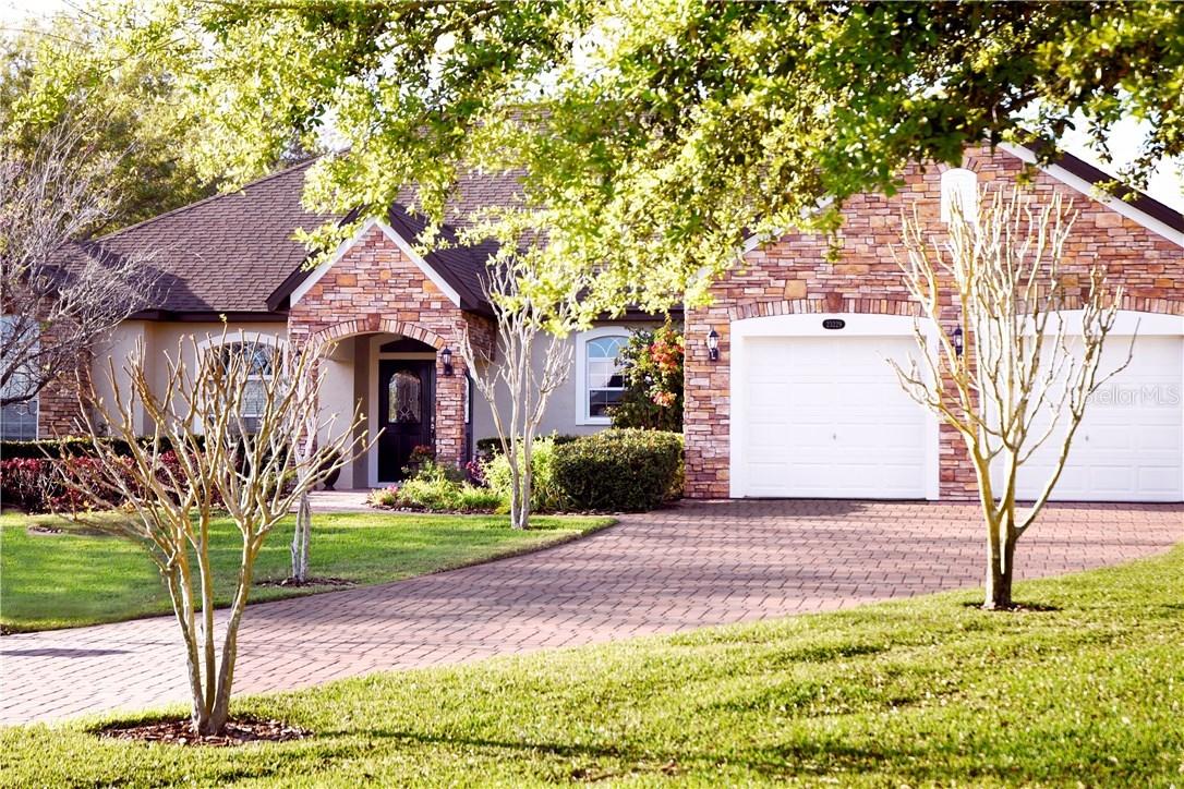 23229 Oak Cluster Dr., Sorrento, FL 32776