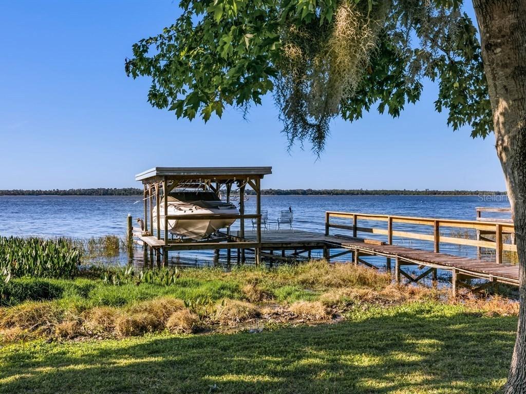 33000 Lakeshore Dr., Tavares, FL 32778