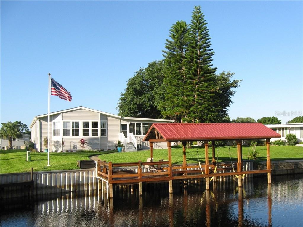 908 Sunset Cir., Tavares, FL 32778