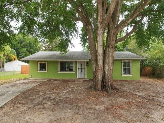 921 Cedar Cir., Tavares, FL 32778