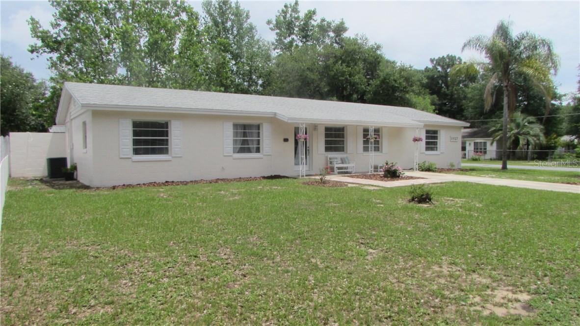 1027 Sun Country Ct., Mount Dora, FL 32757