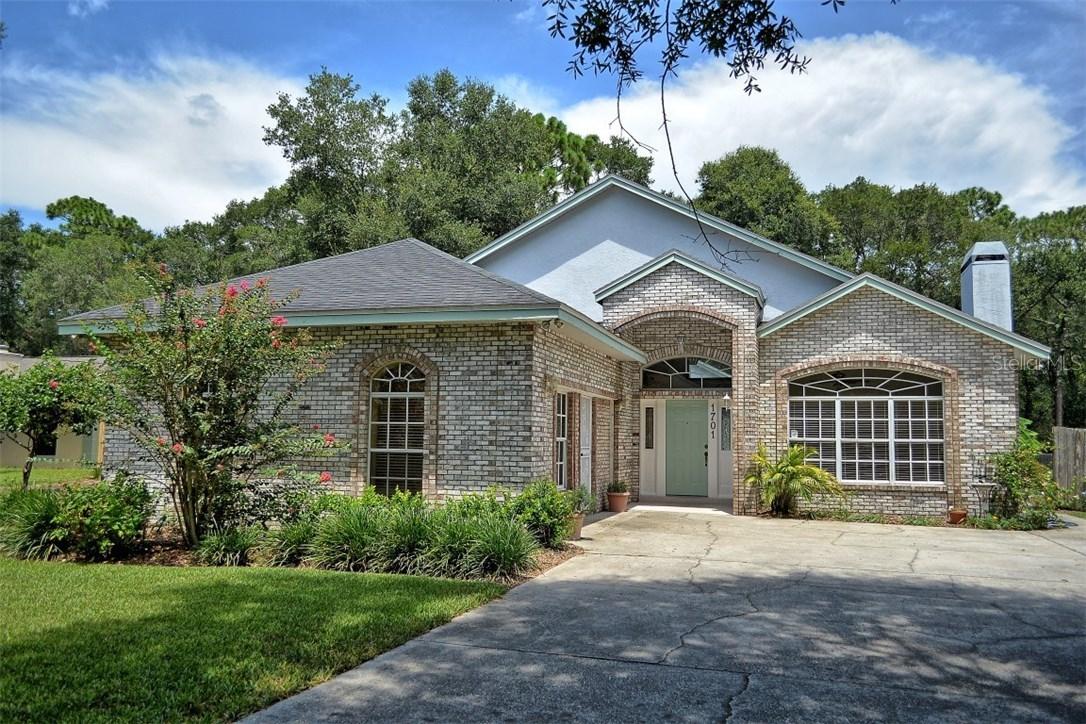 1701 Yvonne St., Apopka, FL 32712