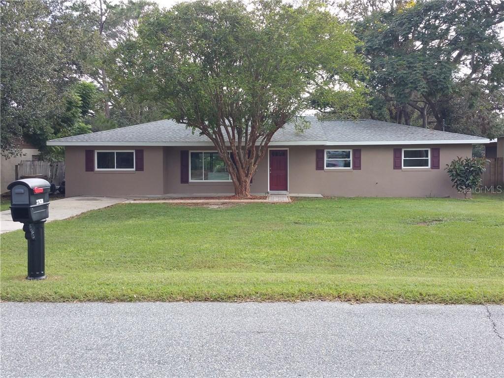 27638 Lisa Dr., Tavares, FL 32778