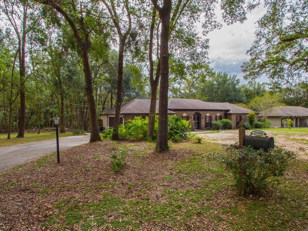 25900 Shawnee St., Sorrento, FL 32776