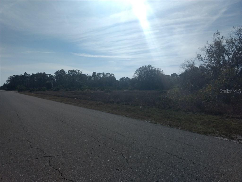 1407 Moore Ave., Lehigh Acres, FL 33972