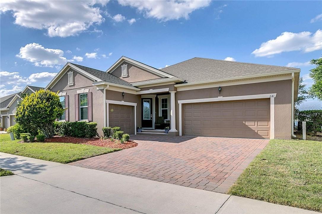 241 Blue Cypress Dr., Groveland, FL 34736