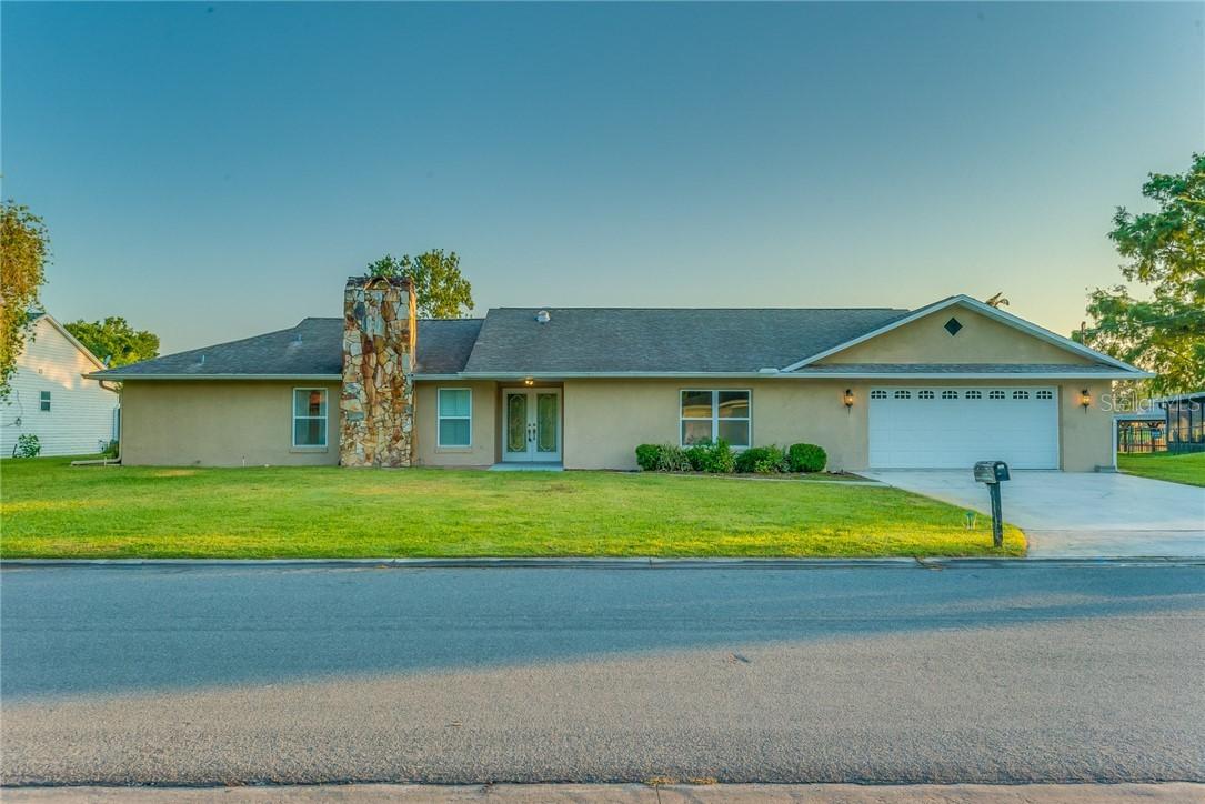 13247 Country Club Dr., Tavares, FL 32778