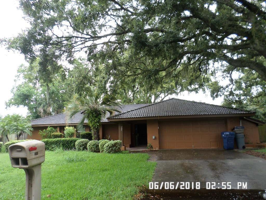 209 First St., Tavares, FL 32778