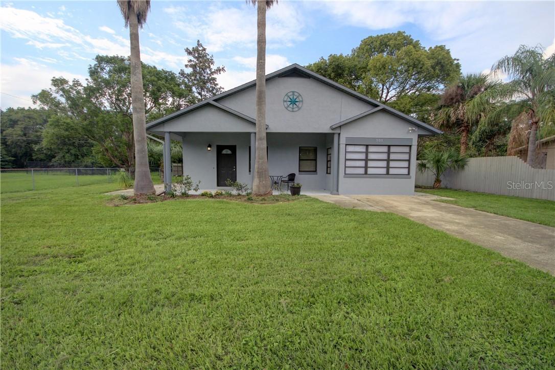 301 1st St., Chuluota, FL 32766