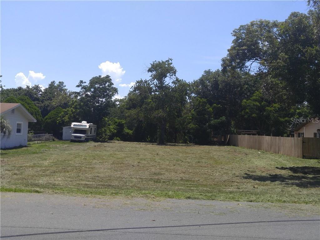 Lois Dr., Travares, FL 32778