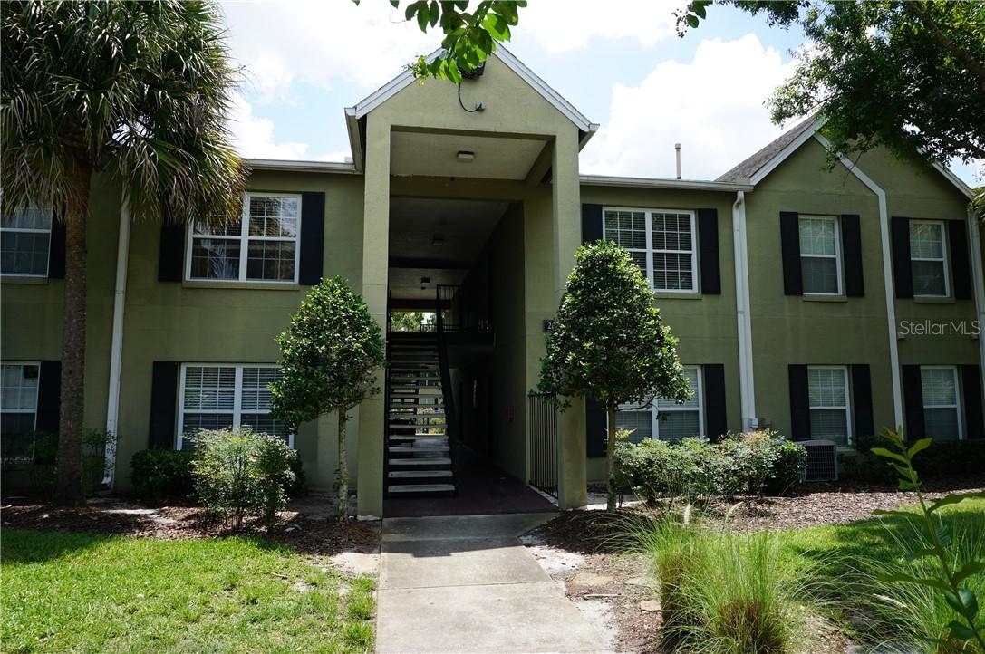 2077 Dixie Belle Dr., Orlando, FL 32812